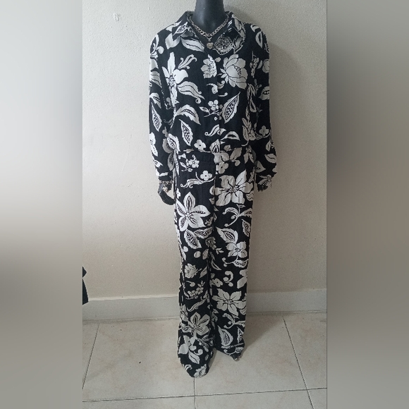 Plus Size Women's Romper - Picture 2 of 4